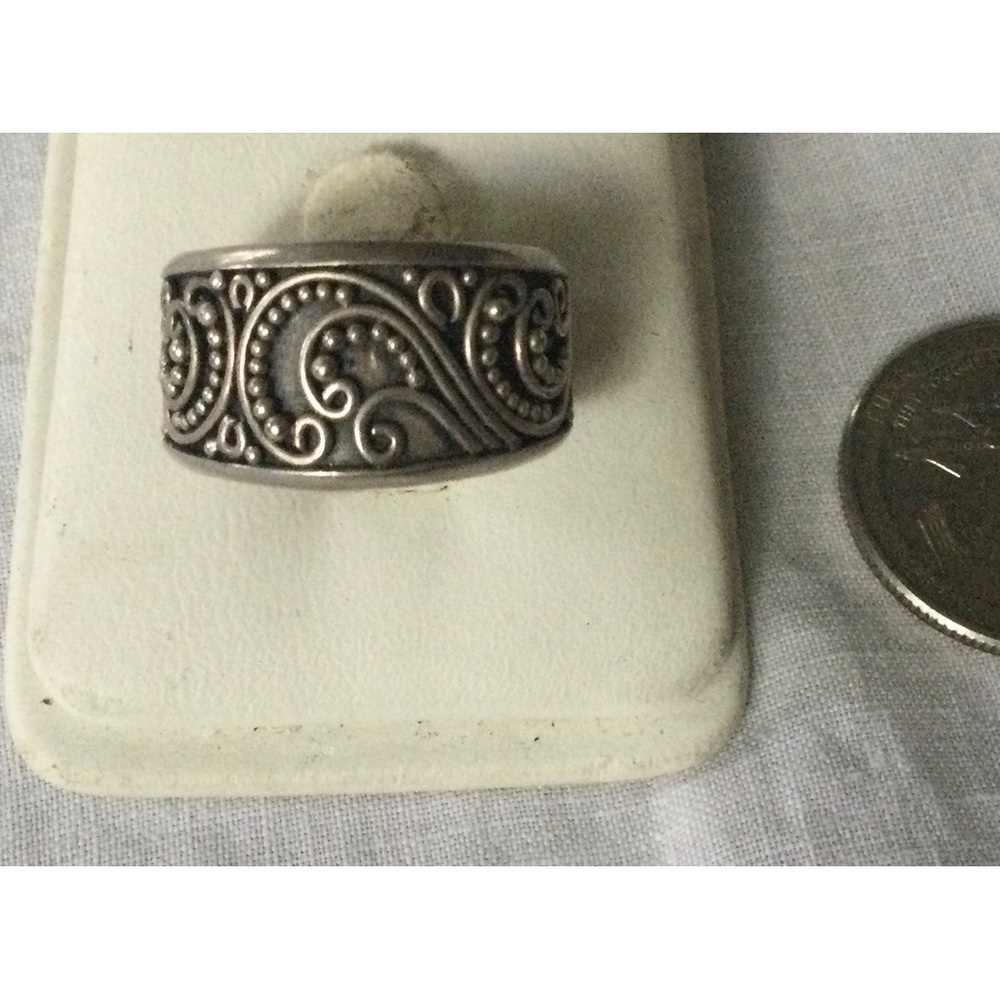 *^SOLD** Beautiful 925 Ring with Swirl Pattern (C547)